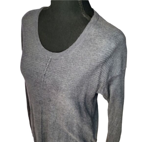 Simply Vera Wang Asymmetrical Sweater Medium - Picture 2 of 5